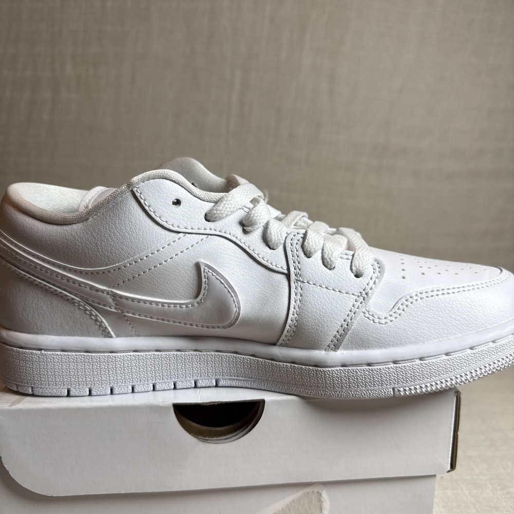 Women’s Nike Air Jordan 1 Low Triple White DV0990-111 WOMEN'S SIZE 7.5